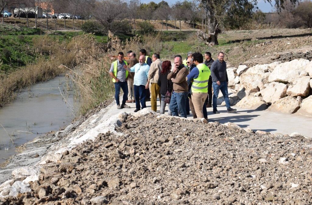 El Ayuntamiento de Puebla de Cazalla ultima las obras del Corbones para evitar inundaciones.